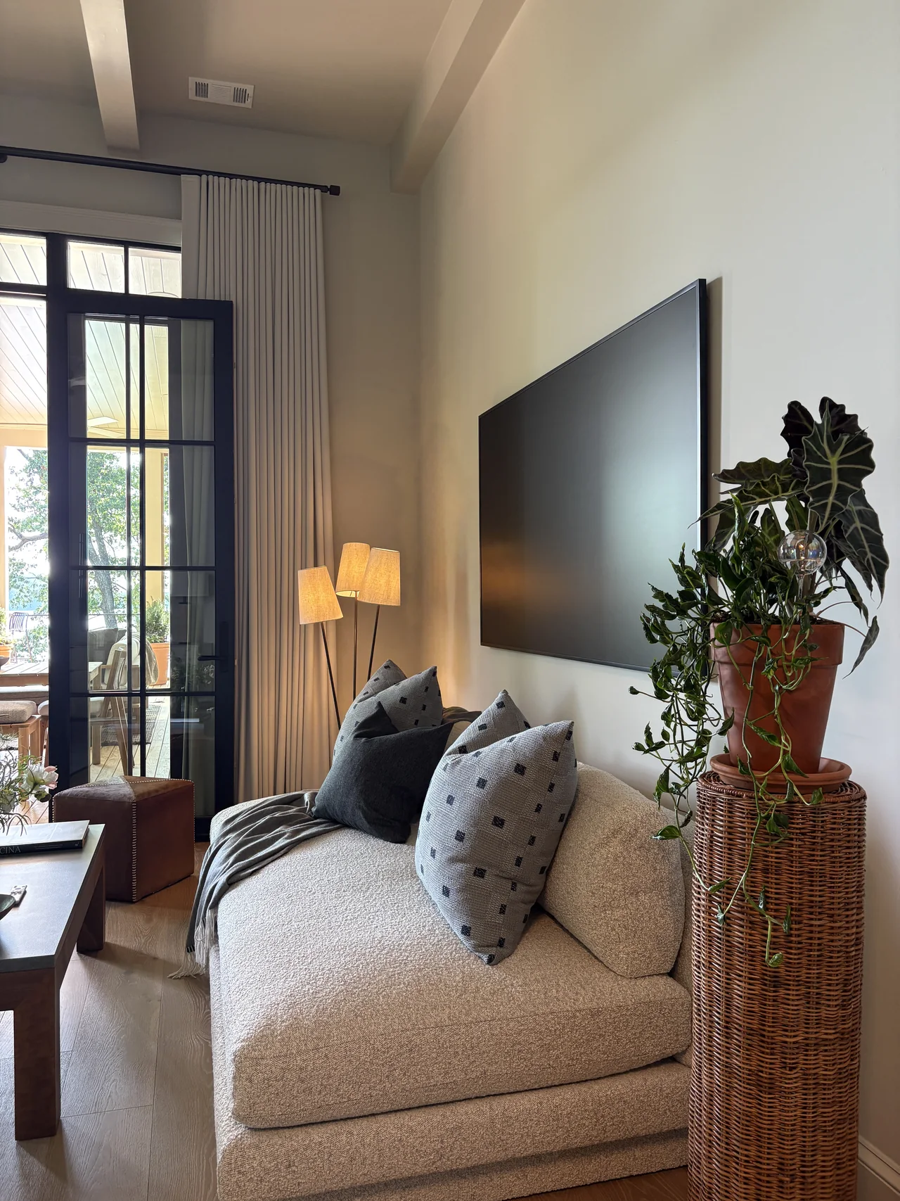 Breeze Bay sitting room with wall-mounted television and concealed window treatment