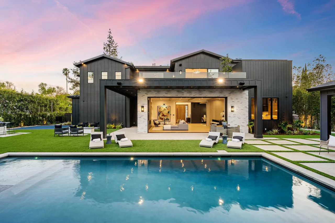 Modern residence and pool with integrated outdoor lighting and entertainment